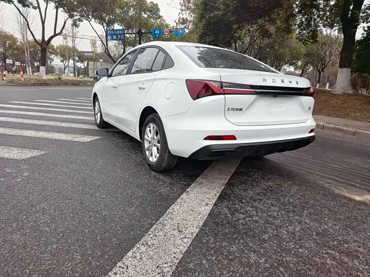 Roewe Roewe i5 2025 1.5L Manual Comfort Edition