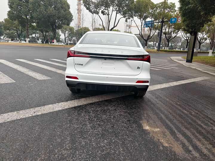 Roewe Roewe i5 2025 1.5L Manual Comfort Edition