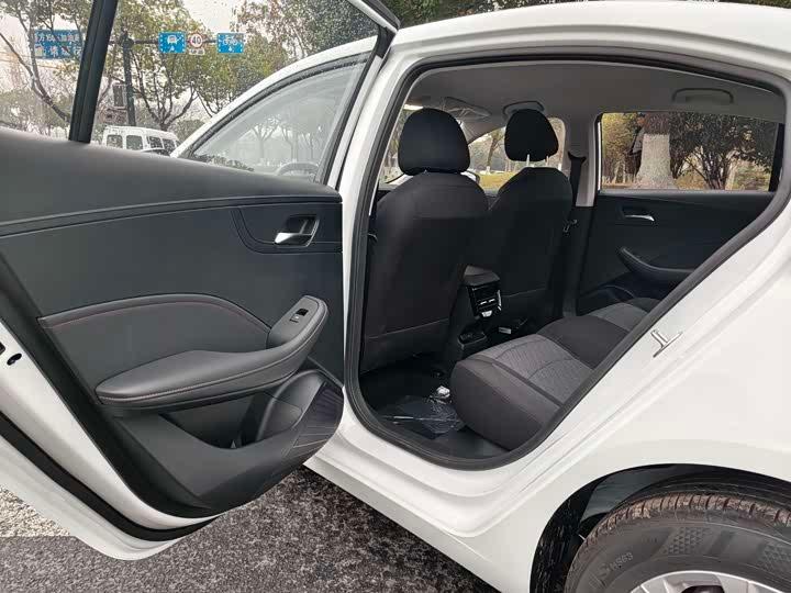 Roewe Roewe i5 2025 1.5L Manual Comfort Edition