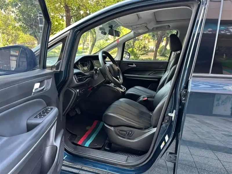 GAC Trumpchi GAC M6 2021 270T DCT Premium (7-seater)