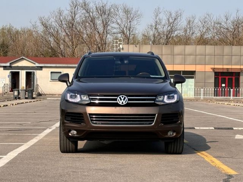 Volkswagen 2011 Volkswagen Touareg 3.0TSI Comfort model, 91,000 km.
