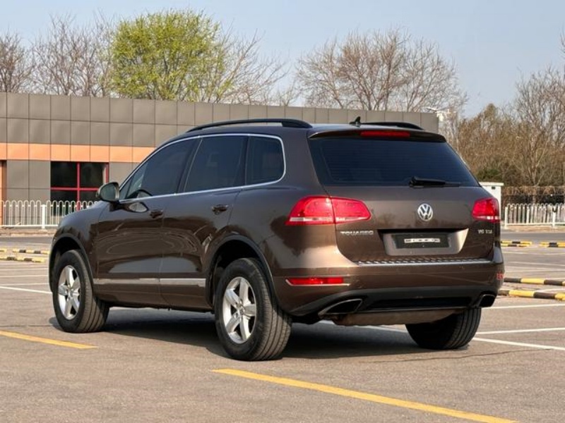 Volkswagen 2011 Volkswagen Touareg 3.0TSI Comfort model, 91,000 km.