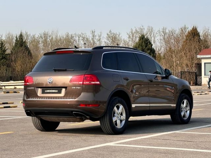 Volkswagen 2011 Volkswagen Touareg 3.0TSI Comfort model, 91,000 km.