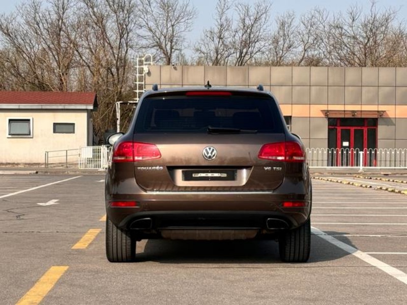 Volkswagen 2011 Volkswagen Touareg 3.0TSI Comfort model, 91,000 km.
