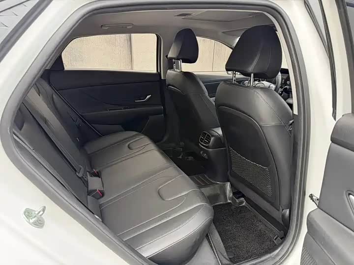 Hyundai Hyundai Elantra 2022 1.5L CVT LUX edition