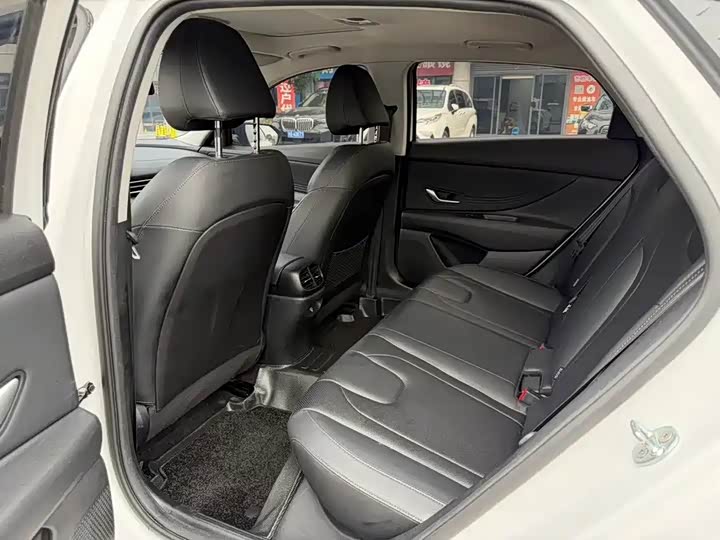 Hyundai Hyundai Elantra 2022 1.5L CVT LUX edition