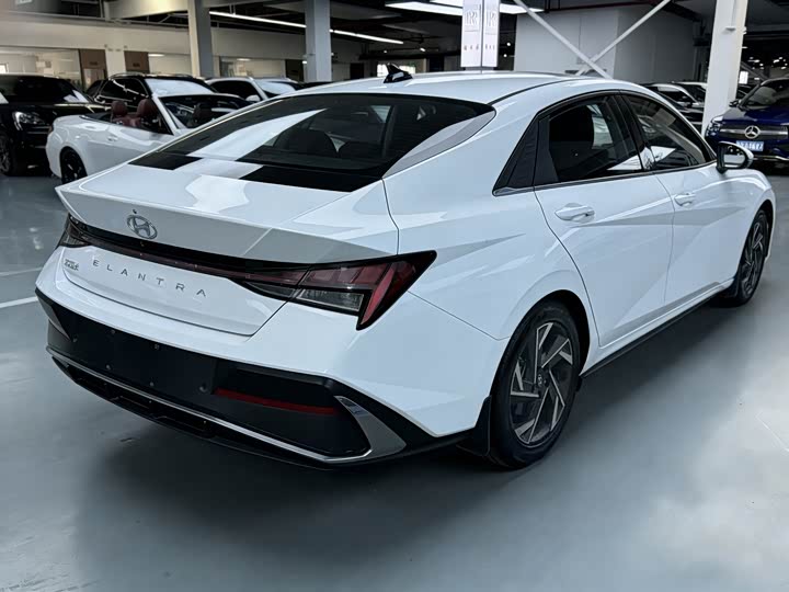 Hyundai Hyundai Elantra 2022 1.5L CVT LUX edition