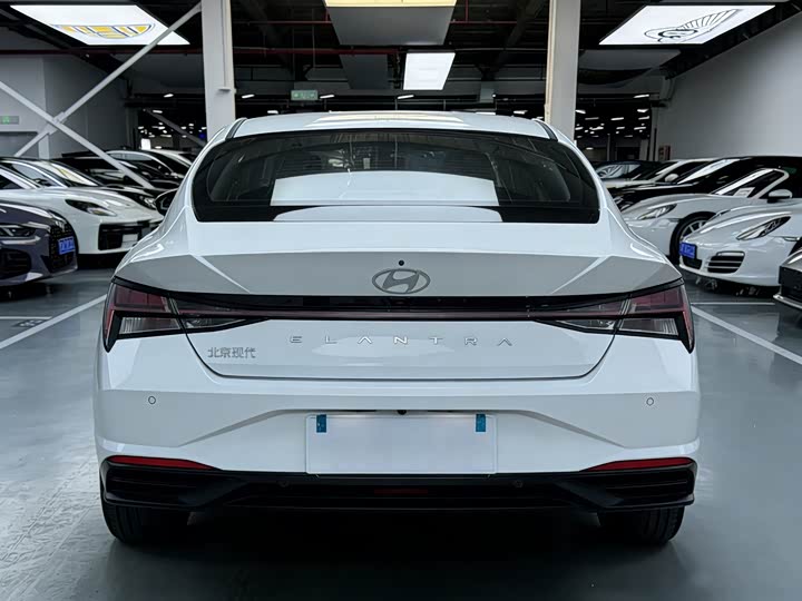 Hyundai Hyundai Elantra 2022 1.5L CVT LUX edition