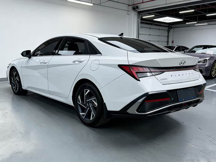 Hyundai Hyundai Elantra 2022 1.5L CVT LUX edition