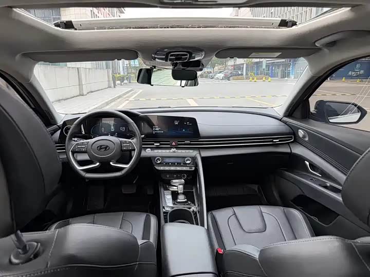 Hyundai Hyundai Elantra 2022 1.5L CVT LUX edition