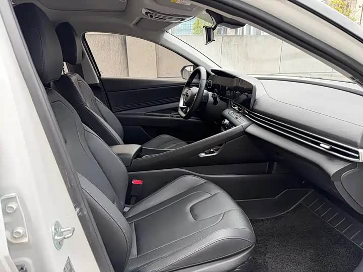 Hyundai Hyundai Elantra 2022 1.5L CVT LUX edition