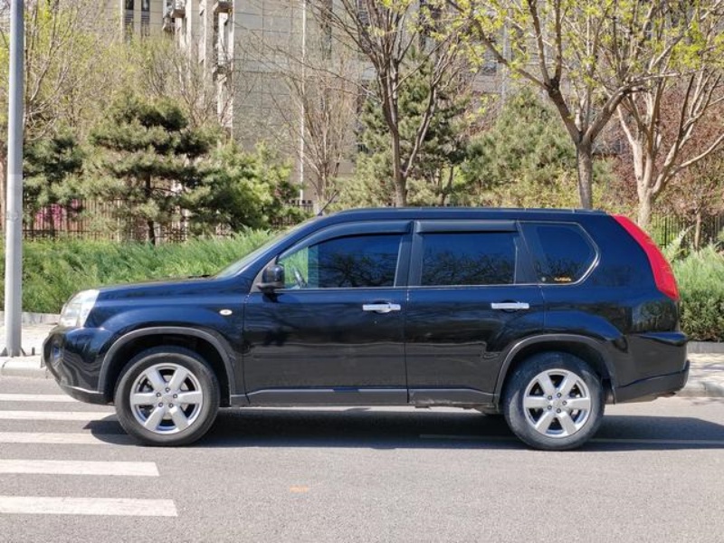 Nissan Nissan X-Trail 2010 2.5L CVT Luxury Edition 4WD, 120,000 km