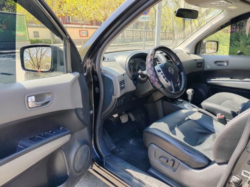 Nissan Nissan X-Trail 2010 2.5L CVT Luxury Edition 4WD, 120,000 km