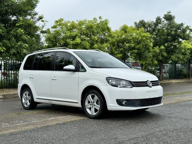 Volkswagen 2015 Volkswagen Touran 1.4T Automatic Comfort Edition 5-seater, 89,100 km
