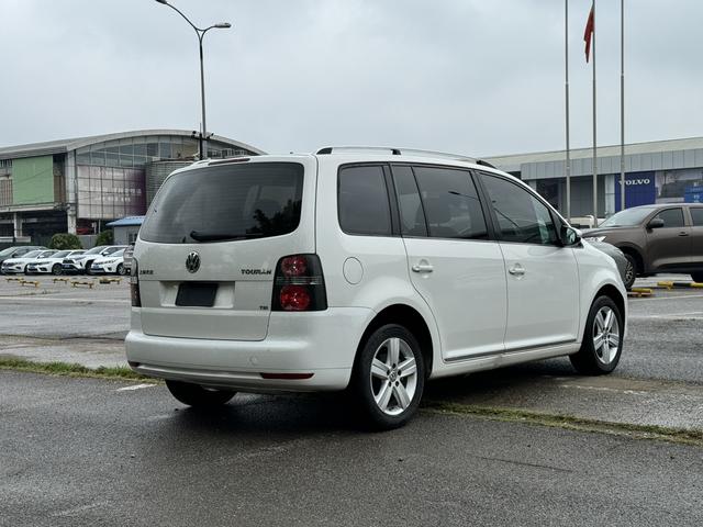 Volkswagen 2015 Volkswagen Touran 1.4T Automatic Comfort Edition 5-seater, 89,100 km
