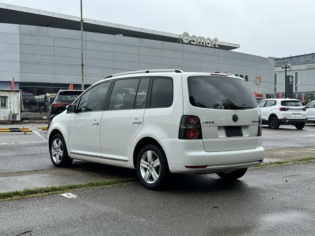 Volkswagen 2015 Volkswagen Touran 1.4T Automatic Comfort Edition 5-seater, 89,100 km