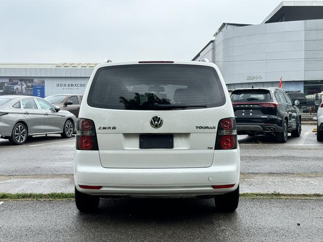 Volkswagen 2015 Volkswagen Touran 1.4T Automatic Comfort Edition 5-seater, 89,100 km