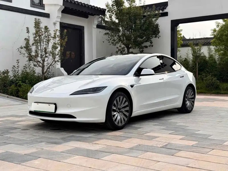Tesla Model 3  2025 Rear-Wheel Drive