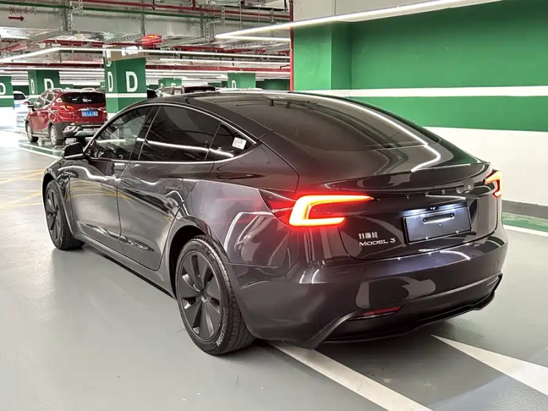 Tesla Tesla Model 3 2025  Rear-Wheel Drive