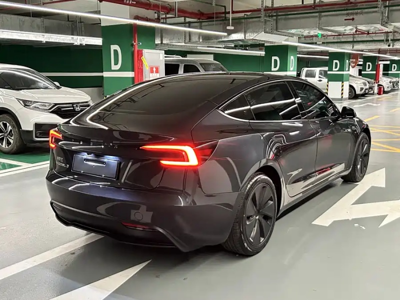 Tesla Tesla Model 3 2025  Rear-Wheel Drive