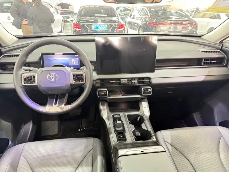 Toyota Toyota RAV4 Rongfang 2026 Hybrid 2.0L 2WD Luxury Edition