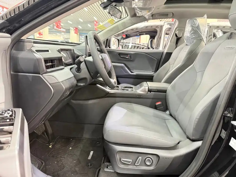 Toyota Toyota RAV4 Rongfang 2026 Hybrid 2.0L 2WD Luxury Edition