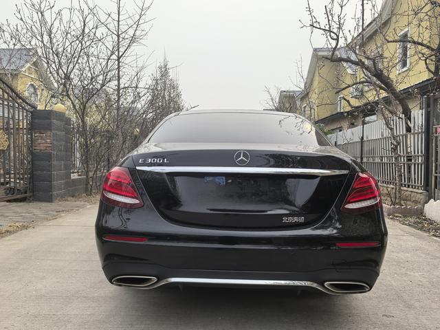 Mercedes-Benz Mercedes-Benz E-Class 2017 E 300 L Sport Luxury model, 113,100 km