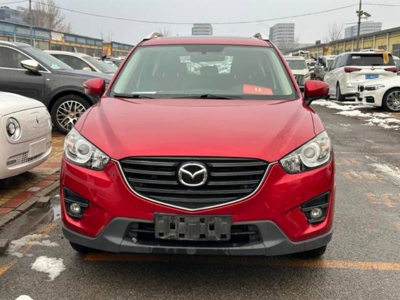 Интерьер Mazda CX-5 2026 — вид на весь салон, семейный автомобиль