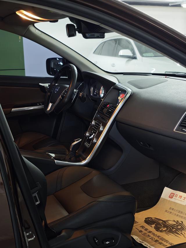 Volvo Volvo XC60 2015 T5 AWD Smart Edition, priced at 117,800km
