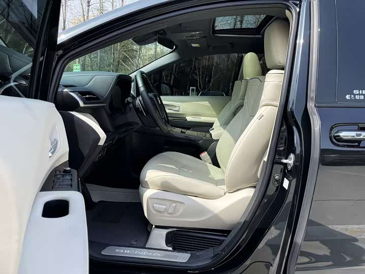 Toyota Toyota Sienna 2024  2.5L Hybrid Premium AWD 7-Seateredition