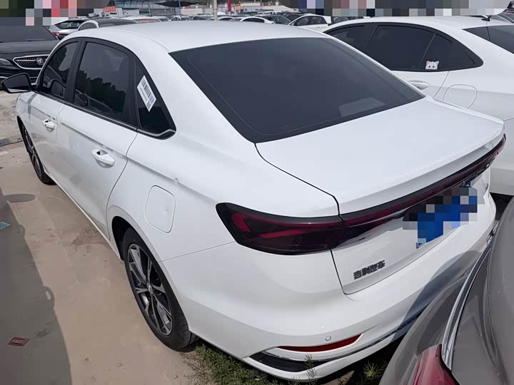 Geely  Geely Emgrand 4th Gen  2025 1.5L CVT Premium edition