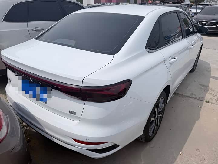 Geely  Geely Emgrand 4th Gen  2025 1.5L CVT Premium edition
