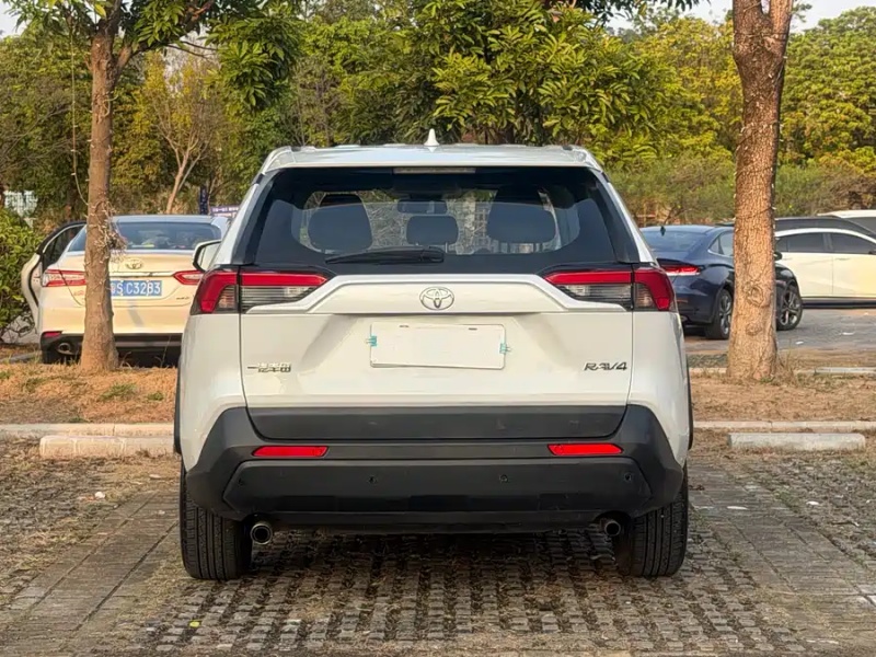 Toyota RAV4 2021 2.0L CVT 2WD Fashion Edition