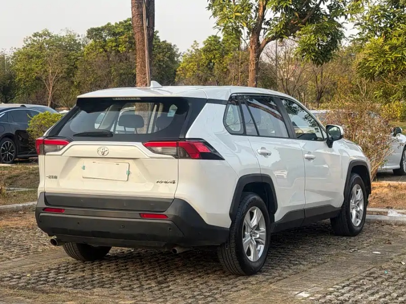 Toyota RAV4 2021 2.0L CVT 2WD Fashion Edition