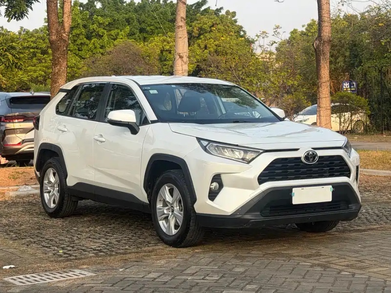 Toyota RAV4 2021 2.0L CVT 2WD Fashion Edition