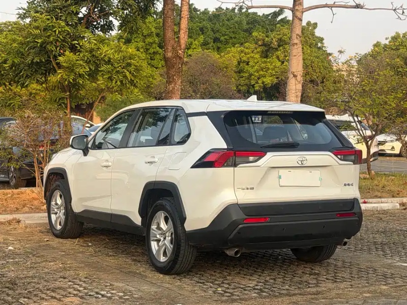 Toyota RAV4 2021 2.0L CVT 2WD Fashion Edition