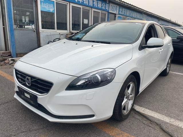 Volvo V40 2016 T3 Smart Edition, 58,900 km
