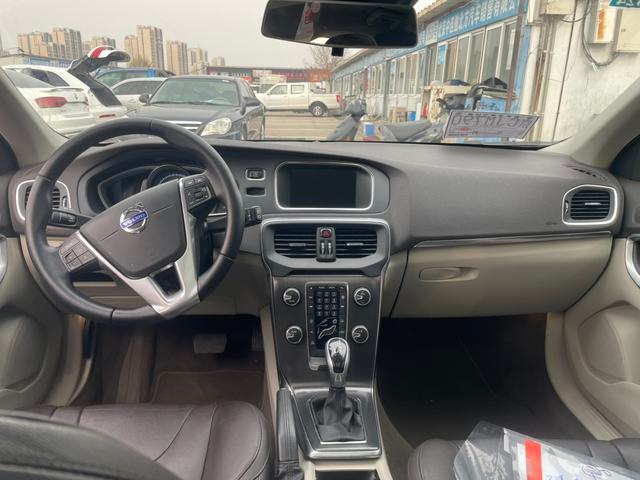 Volvo Volvo V40 2016 T3 Smart Edition, 58,900 km