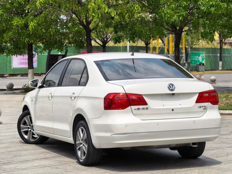 Volkswagen Jetta 2015 1.6L Automatic Fashion Edition, 104,100 km