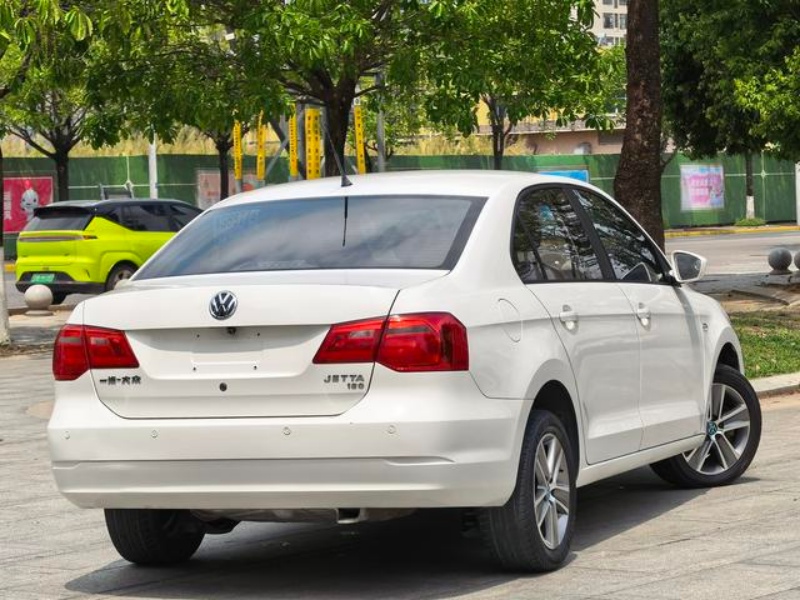 Volkswagen Jetta 2015 1.6L Automatic Fashion Edition, 104,100 km