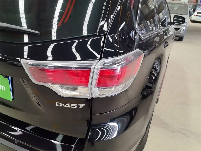 Toyota Highlander 2017 2.0T Two-Wheel Drive Elite 7-SeaterNewly Listed