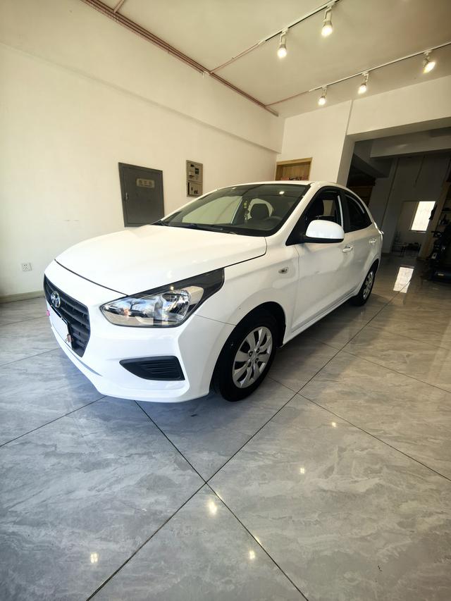 Hyundai Hyundai Reina 2017 1.4L Manual GL edition