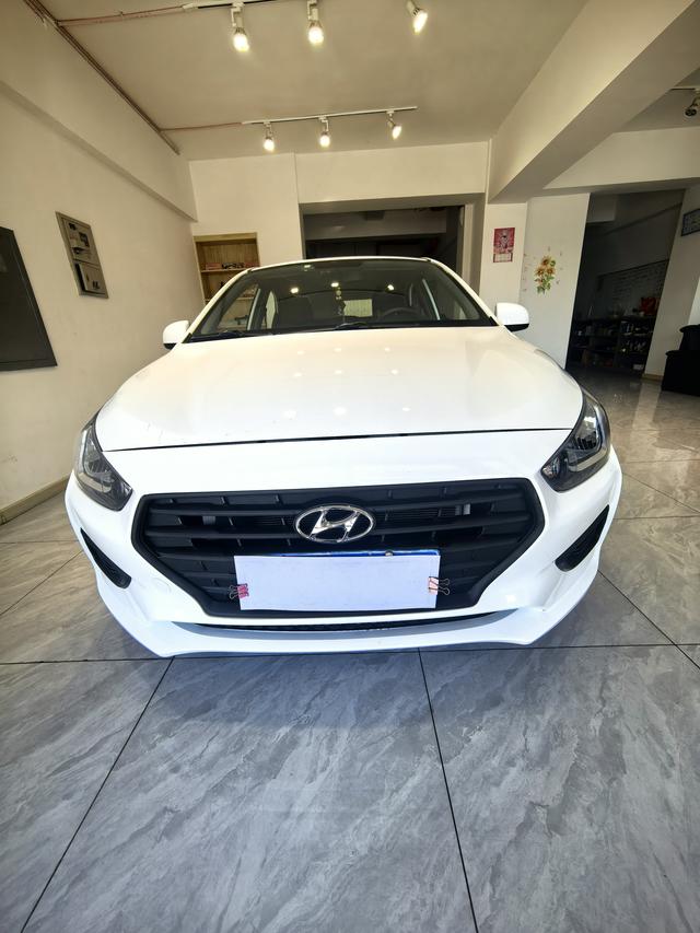 Hyundai Hyundai Reina 2017 1.4L Manual GL edition