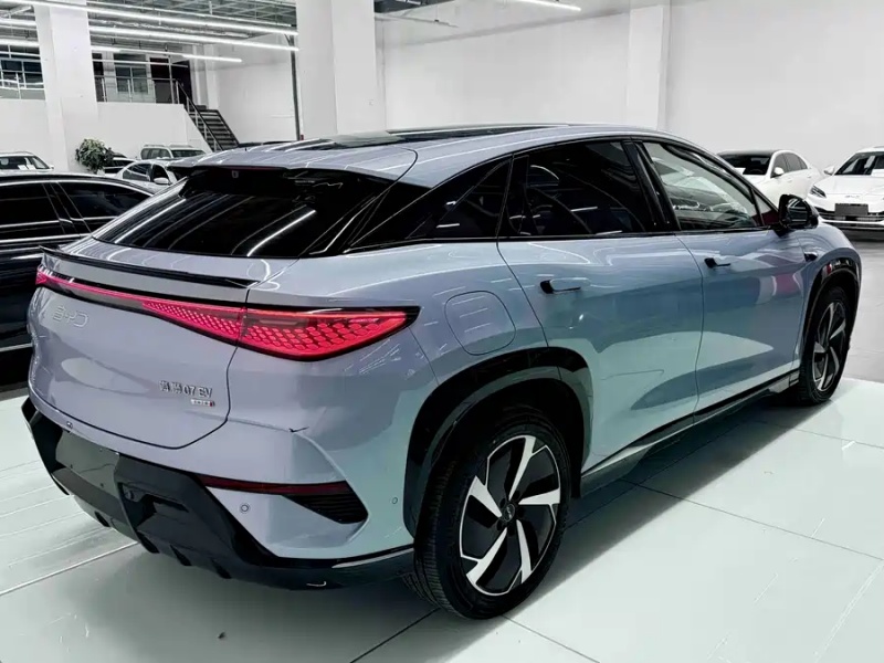 BYD Sealion 7 — интерьер с вращающимся центральным экраном и цифровой приборной панелью