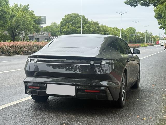 LYNK & CO Lynk & Co 10 EM-P 2025 Model 120 AWD Ultra