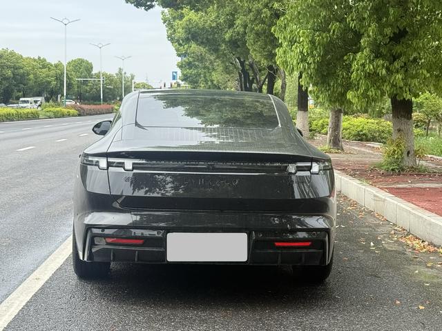LYNK & CO Lynk & Co 10 EM-P 2025 Model 120 AWD Ultra