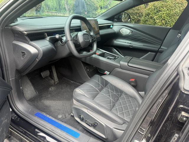 LYNK & CO Lynk & Co 10 EM-P 2025 Model 120 AWD Ultra