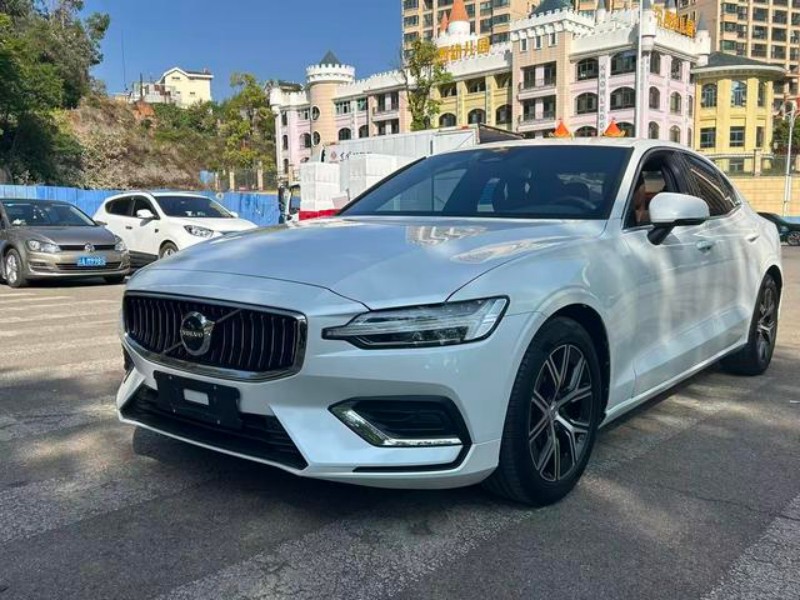 Volvo S60 2024 B4 Smart Luxury Edition