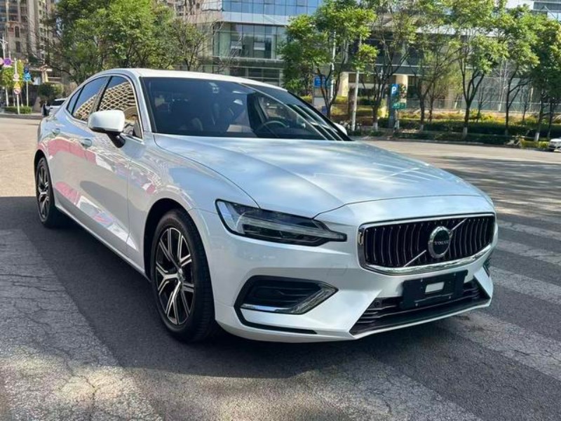 Volvo  Volvo S60 2024 B4 Smart Luxury Edition