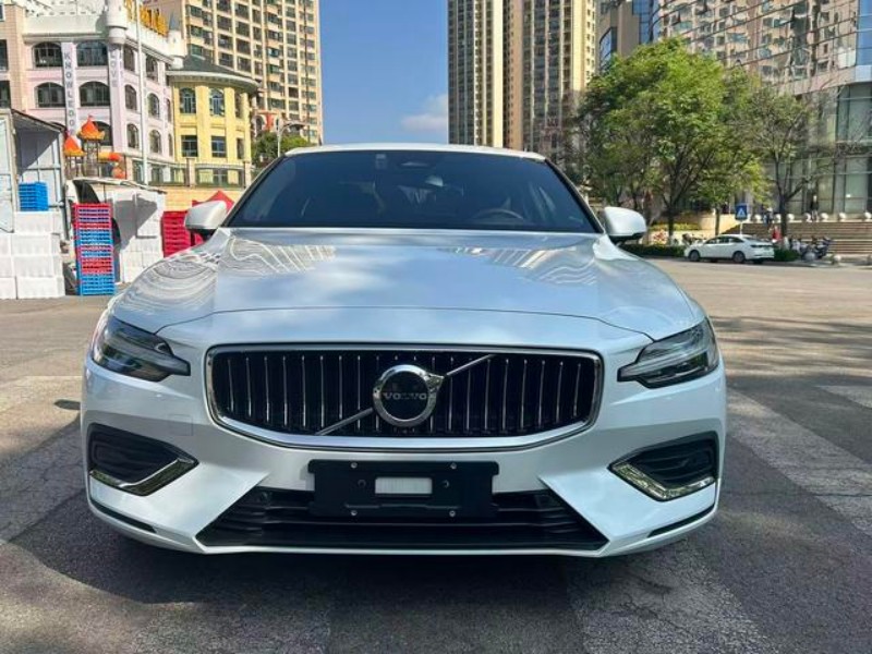 Volvo  Volvo S60 2024 B4 Smart Luxury Edition
